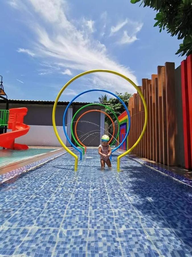 Orlando'S Beach Resort And Events Place Lemery Exterior photo