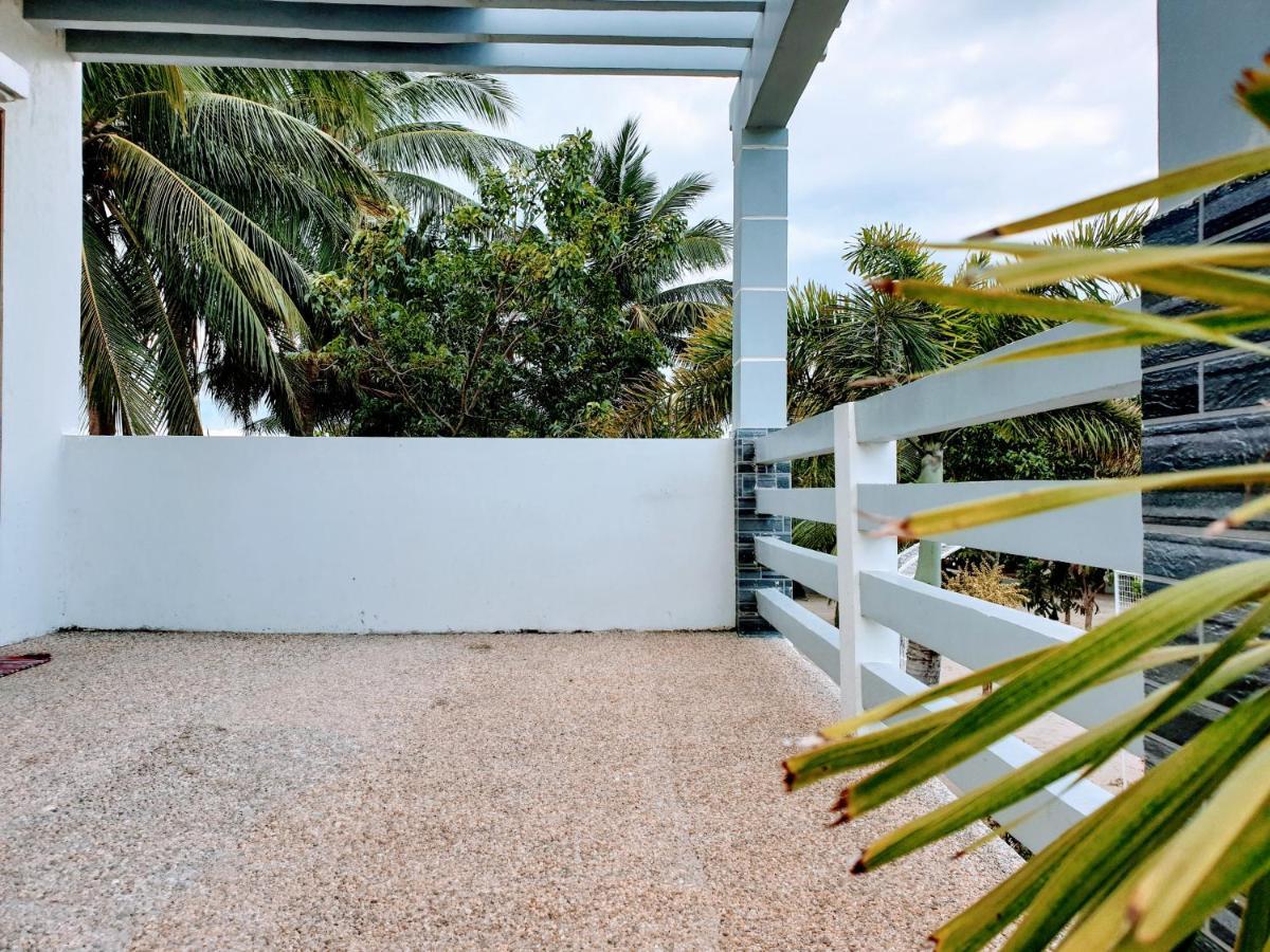 Orlando'S Beach Resort And Events Place Lemery Exterior photo